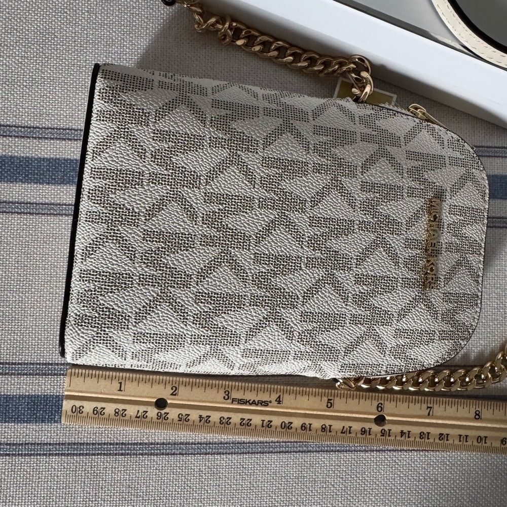 Michael Kors Vanilla/Acorn Signature Crossbody with Gold Chain - Picture 5 of 9